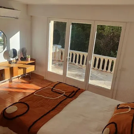 Bas De Avec Piscine Partagee * Vallauris