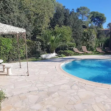 Bas De Avec Piscine Partagee Vallauris