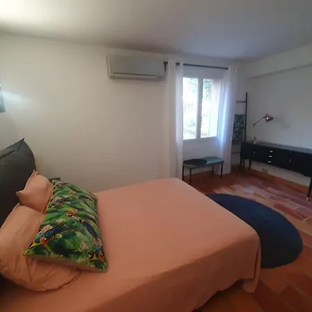 Bas De Avec Piscine Partagee Дом отдыха