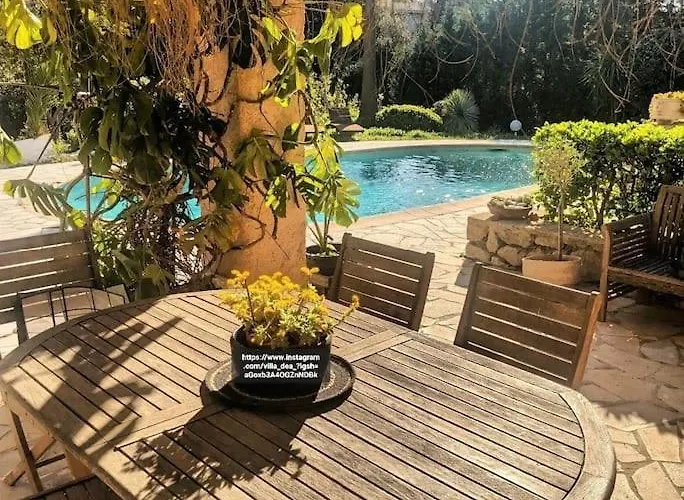 Bas De Avec Piscine Partagee 度假居