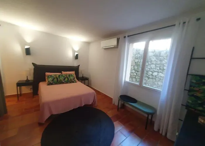 Bas De Avec Piscine Partagee *