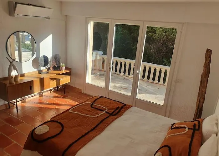 Bas De Avec Piscine Partagee * 瓦洛里