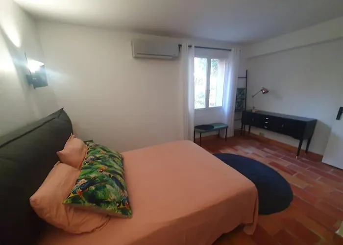 Bas De Avec Piscine Partagee 度假居